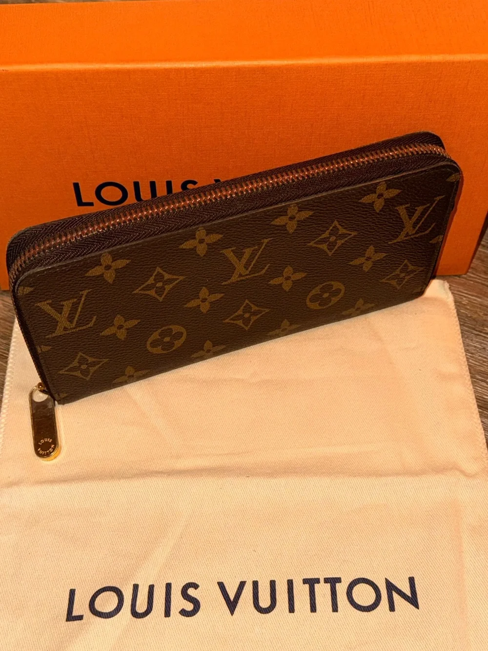 Authentic Louis Vuitton Zippy Wallet